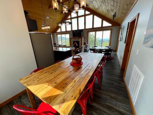 Close Enough to Perfect Luxurious 4 Bedroom Cabin with Game Room & Stunning Views in Gatlinburg, USA