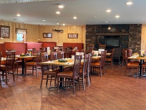 Lena's Northern Pines Resort - 레스토랑