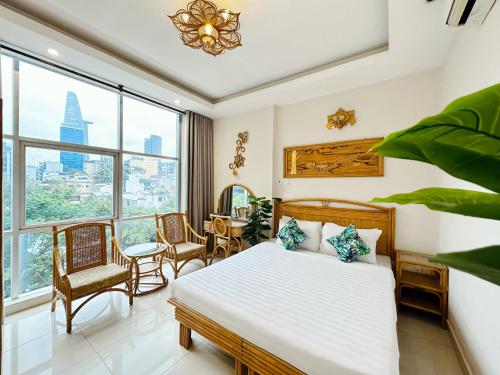 HOTEL 151 CALMETTE - Near Ben Thanh Market