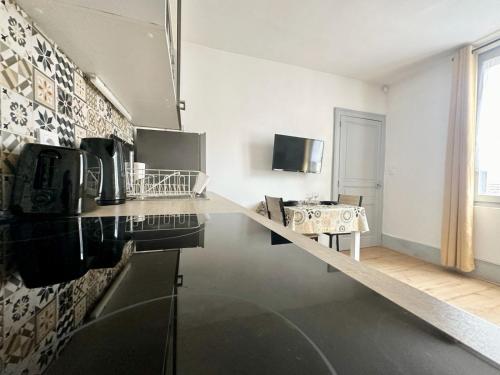 Kitchen, Le Saint Georges, cosy et calme near Hotel de Ville