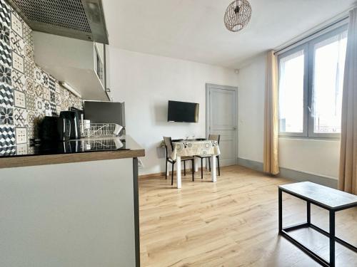 Facilities, Le Saint Georges, cosy et calme near Hotel de Ville