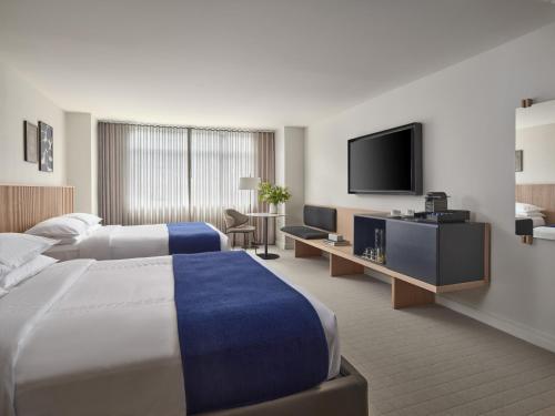 2 queen beds