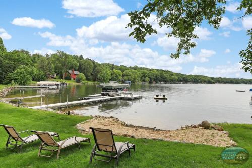 Waterfront Hand-Crafted Log Cabin - Sandy Beach - Dock - 5200 Sq Ft - Stone Fireplace - Views in Whitewater, USA