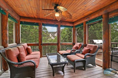 Waterfront Hand-Crafted Log Cabin - Sandy Beach - Dock - 5200 Sq Ft - Stone Fireplace - Views Waterfront Hand-Crafted Log Cabin - Sandy Beach - Dock - 5200 Sq Ft - Stone Fireplace - Views