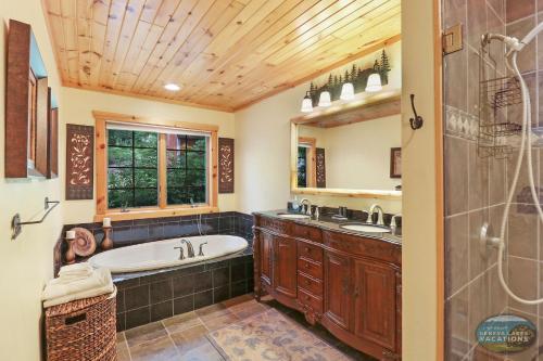 Waterfront Hand-Crafted Log Cabin - Sandy Beach - Dock - 5200 Sq Ft - Stone Fireplace - Views Waterfront Hand-Crafted Log Cabin - Sandy Beach - Dock - 5200 Sq Ft - Stone Fireplace - Views