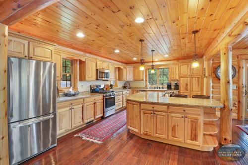 Waterfront Hand-Crafted Log Cabin - Sandy Beach - Dock - 5200 Sq Ft - Stone Fireplace - Views Waterfront Hand-Crafted Log Cabin - Sandy Beach - Dock - 5200 Sq Ft - Stone Fireplace - Views