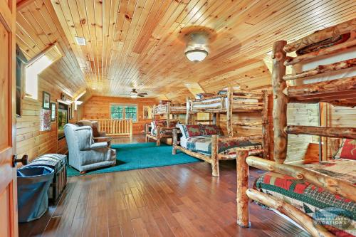 Waterfront Hand-Crafted Log Cabin - Sandy Beach - Dock - 5200 Sq Ft - Stone Fireplace - Views Waterfront Hand-Crafted Log Cabin - Sandy Beach - Dock - 5200 Sq Ft - Stone Fireplace - Views