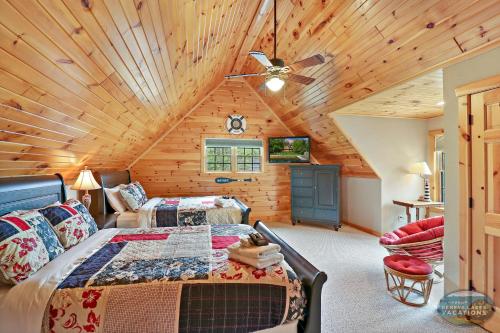 Waterfront Hand-Crafted Log Cabin - Sandy Beach - Dock - 5200 Sq Ft - Stone Fireplace - Views Waterfront Hand-Crafted Log Cabin - Sandy Beach - Dock - 5200 Sq Ft - Stone Fireplace - Views