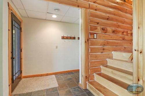 Waterfront Hand-Crafted Log Cabin - Sandy Beach - Dock - 5200 Sq Ft - Stone Fireplace - Views Waterfront Hand-Crafted Log Cabin - Sandy Beach - Dock - 5200 Sq Ft - Stone Fireplace - Views