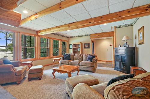 Waterfront Hand-Crafted Log Cabin - Sandy Beach - Dock - 5200 Sq Ft - Stone Fireplace - Views Waterfront Hand-Crafted Log Cabin - Sandy Beach - Dock - 5200 Sq Ft - Stone Fireplace - Views