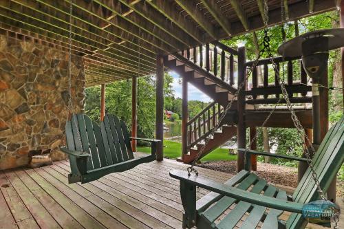 Waterfront Hand-Crafted Log Cabin - Sandy Beach - Dock - 5200 Sq Ft - Stone Fireplace - Views Waterfront Hand-Crafted Log Cabin - Sandy Beach - Dock - 5200 Sq Ft - Stone Fireplace - Views