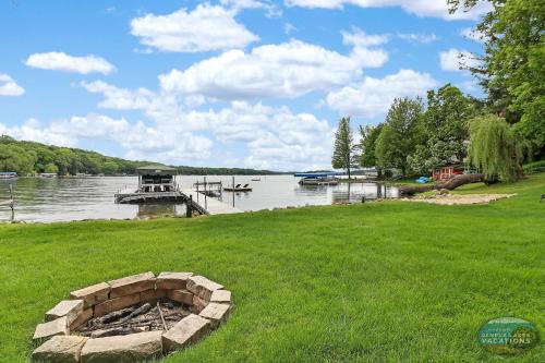 Waterfront Hand-Crafted Log Cabin - Sandy Beach - Dock - 5200 Sq Ft - Stone Fireplace - Views Waterfront Hand-Crafted Log Cabin - Sandy Beach - Dock - 5200 Sq Ft - Stone Fireplace - Views