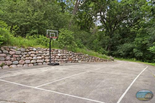 Waterfront Hand-Crafted Log Cabin - Sandy Beach - Dock - 5200 Sq Ft - Stone Fireplace - Views Waterfront Hand-Crafted Log Cabin - Sandy Beach - Dock - 5200 Sq Ft - Stone Fireplace - Views