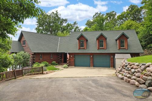Waterfront Hand-Crafted Log Cabin - Sandy Beach - Dock - 5200 Sq Ft - Stone Fireplace - Views Waterfront Hand-Crafted Log Cabin - Sandy Beach - Dock - 5200 Sq Ft - Stone Fireplace - Views