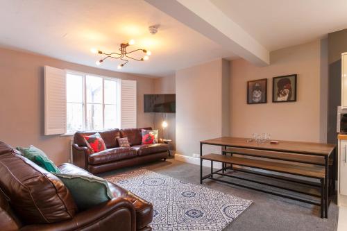 Adjacent Nottingham City Centre Coach Houses, Sleeps 15, Parking gîte à louer Strathdon