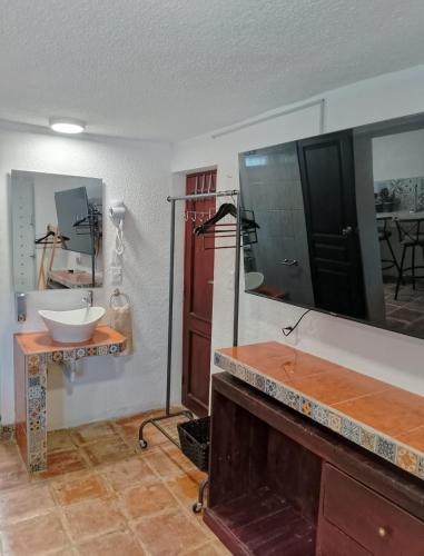 Casa Nance Alojamientos UXMAL Suite Ejecutiva Centro Mercado 28 y ADO King Size, Cancún (photo 3)