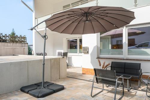 Rõdu/terrass, Flamingo - Zentral, Parken, Terrasse, PS4 in Frankenberg (Eder)