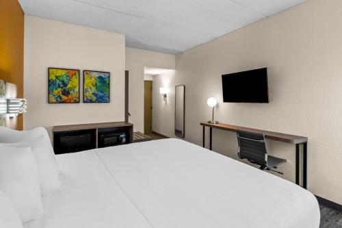 Spark by Hilton Syracuse Carrier Circle – East Syracuse, NY