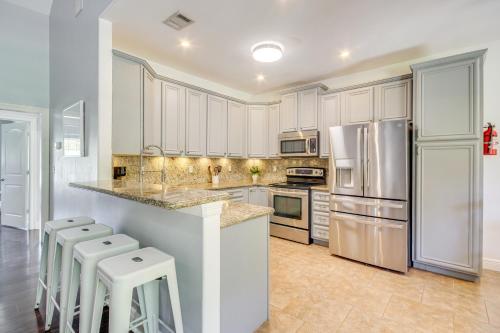 Less Than 1 Mi to Beach - Home with Deck and Yard in Waveland!