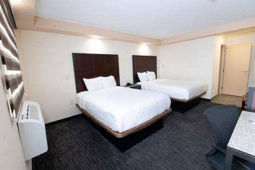 Knights Inn Parkway - image 9