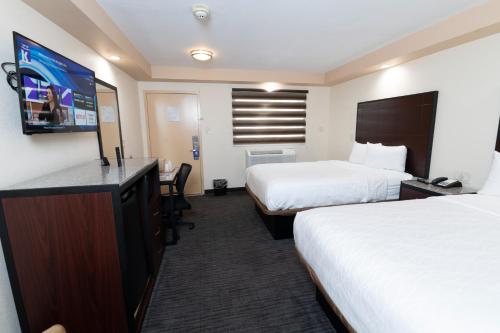 Knights Inn Parkway - image 14