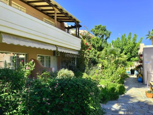 tuin, Sun Rise Hotel Apartments in Euboea