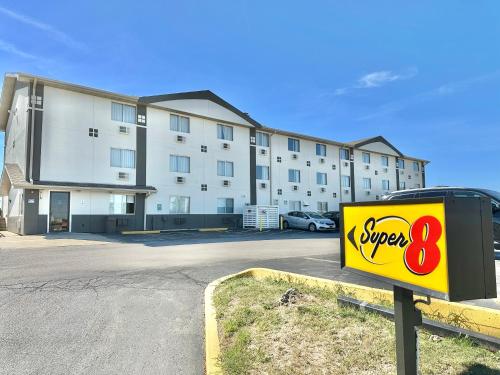 Super 8 by Wyndham Bloomington/Normal