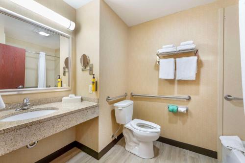 Best Western PLUS Victor Inn & Suites - image 11
