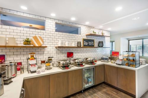 Best Western Plus Cotton Tree Inn - image 6