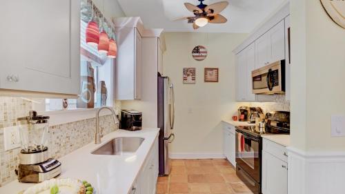 Americana Tropicale by Last Key Realty - image 2