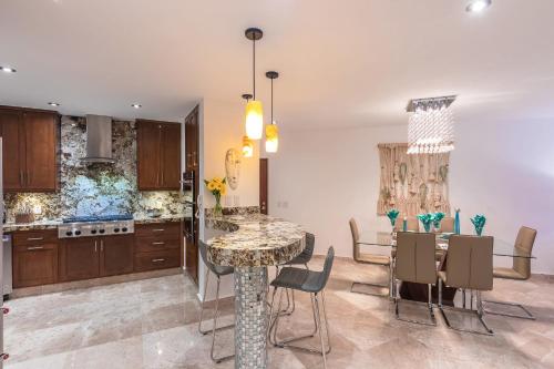 Stylish Poolside Condo with Sea Views Apple TV in Puerto Vallarta, Mexico
