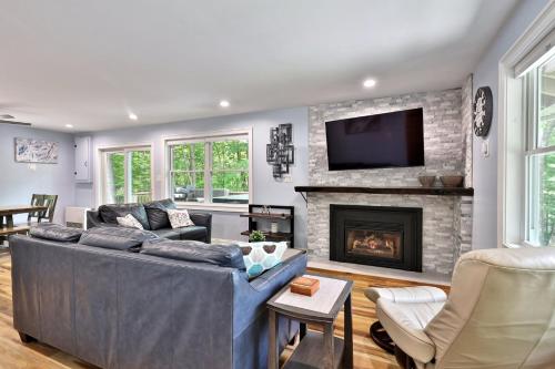 Fun In Fun Out Ski Home - 6 BR 4BA, Hot Tubs, Saunas, Lift Tickets in Killington, USA