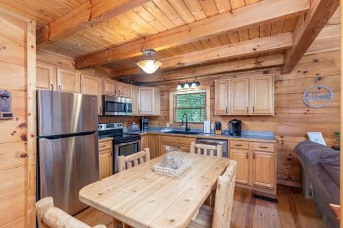 Elegant & Cozy Cabin Near Pigeon Forge in Sevierville, USA