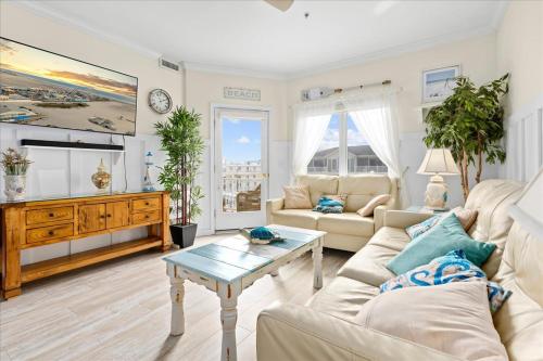 3BR Coastal Retreat - Beach Views & Pool in Wildwood, USA