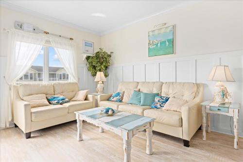 3BR Coastal Retreat - Beach Views & Pool in Wildwood, USA