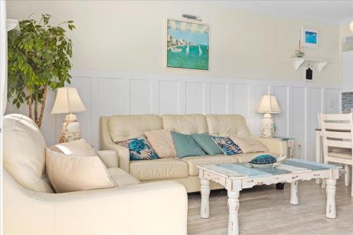 3BR Coastal Retreat - Beach Views & Pool in Wildwood, USA