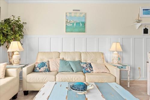 3BR Coastal Retreat - Beach Views & Pool in Wildwood, USA