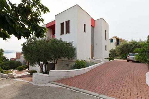 Apartment Marija - free parking - image 5