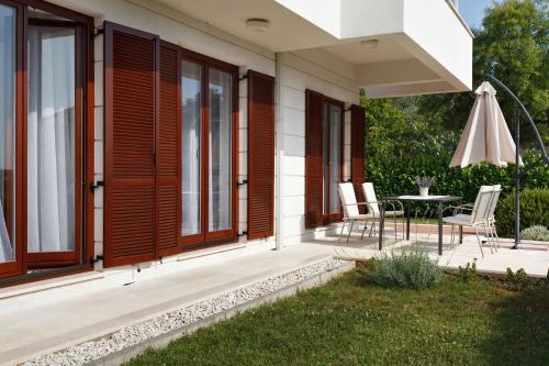 Apartment Marija - free parking - image 4