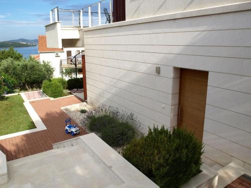 Apartment Marija - free parking - image 12