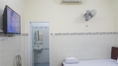 Bathroom, Tai Nguyen Motel in Nguyen An Ninh