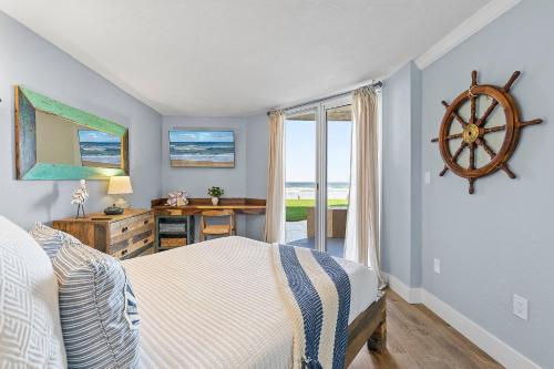 Oceanfront Condo at Oceania Beach Club - Pool, Balcony, Sleeps 4, Walk to Flagler Ave! in New Smyrna Beach, USA