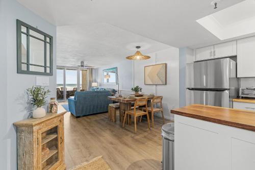 Oceanfront Condo at Oceania Beach Club - Pool, Balcony, Sleeps 4, Walk to Flagler Ave! in New Smyrna Beach, USA