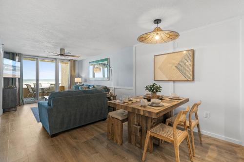 Oceanfront Condo at Oceania Beach Club - Pool, Balcony, Sleeps 4, Walk to Flagler Ave! in New Smyrna Beach, USA