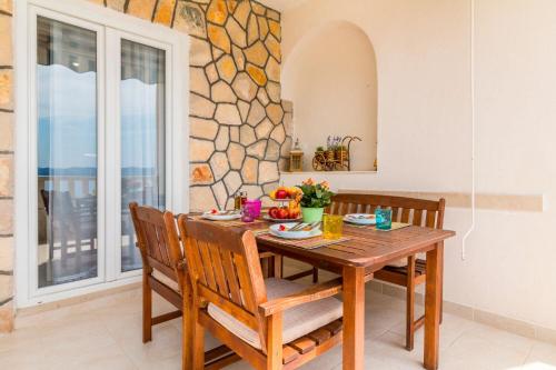 2 bedrooms, 3 beds