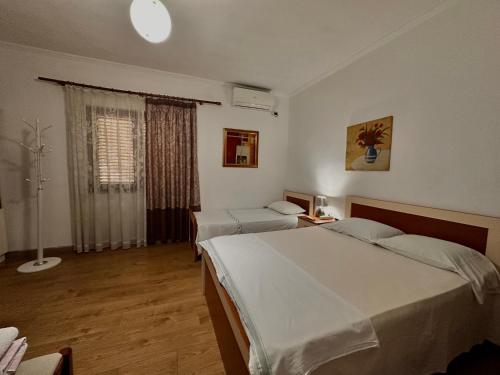 Grand House Rooms, Tirana (photo 9)