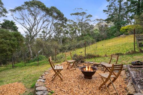 The Mount Vic Escape Fire Pit & Bush Views in Mount Victoria