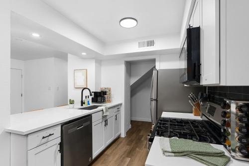 2BR Walk to Zilker Park & SoCo - Austins Best in Austin, USA
