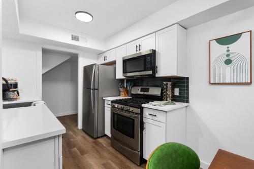 2BR Walk to Zilker Park & SoCo - Austins Best in Austin, USA