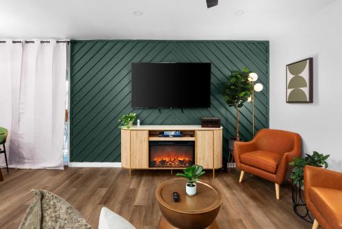 2BR Walk to Zilker Park & SoCo - Austins Best in Austin, USA